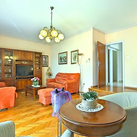 Luxurious Villa In Porec With Swimming Pool And Whirlpool 빌라 포레치