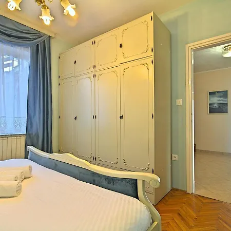 빌라 Luxurious Villa In Porec With Swimming Pool And Whirlpool