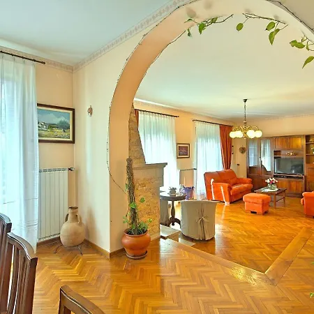 Luxurious Villa In Porec With Swimming Pool And Whirlpool 빌라 *