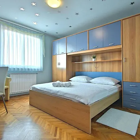 Luxurious Villa In Porec With Swimming Pool And Whirlpool 포레치