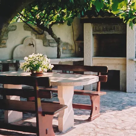빌라 Luxurious Villa In Porec With Swimming Pool And Whirlpool 포레치