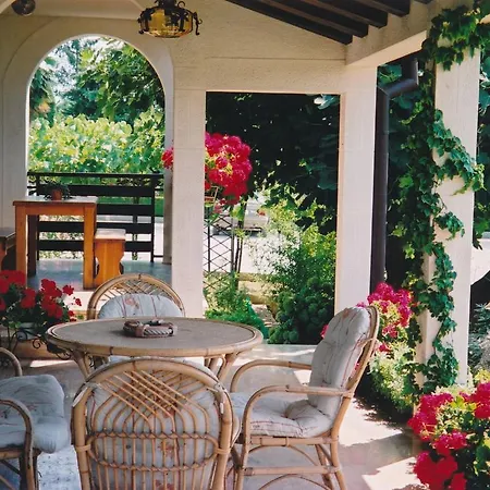Luxurious Villa In Porec With Swimming Pool And Whirlpool 포레치