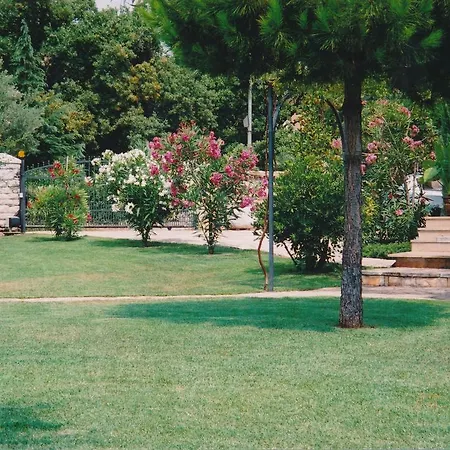 Luxurious Villa In Porec With Swimming Pool And Whirlpool *