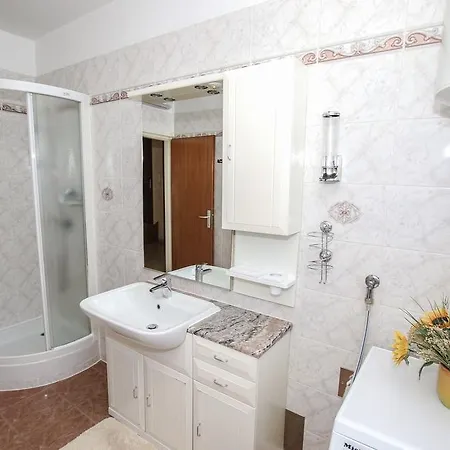 빌라 Luxurious Villa In Porec With Swimming Pool And Whirlpool *