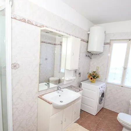 Luxurious Villa In Porec With Swimming Pool And Whirlpool