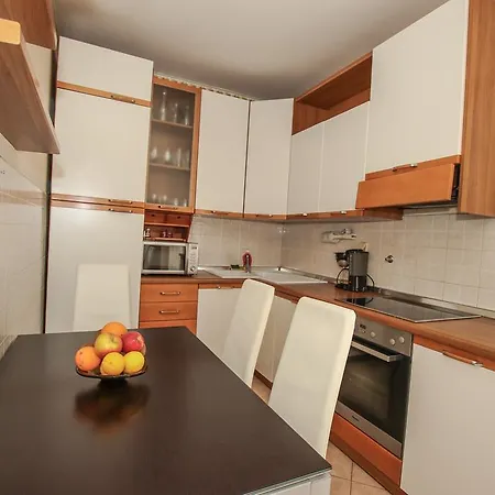 빌라 Luxurious Villa In Porec With Swimming Pool And Whirlpool *