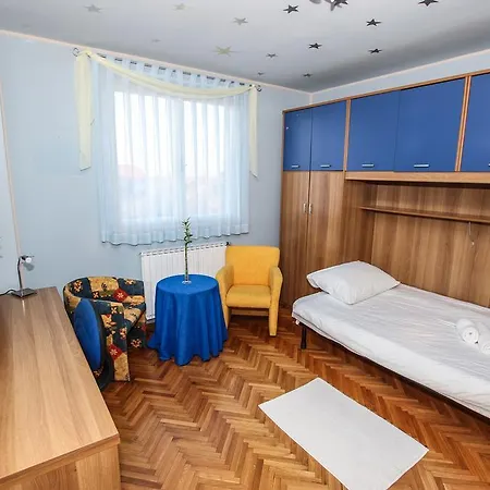 빌라 Luxurious Villa In Porec With Swimming Pool And Whirlpool