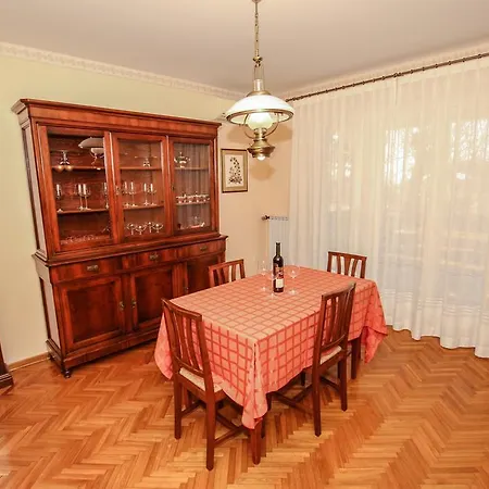 빌라 Luxurious Villa In Porec With Swimming Pool And Whirlpool 포레치