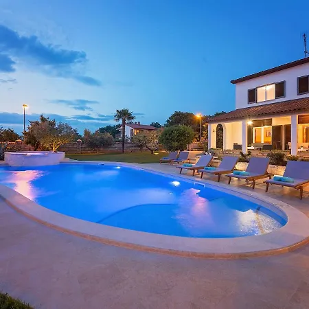Luxurious Villa In Porec With Swimming Pool And Whirlpool