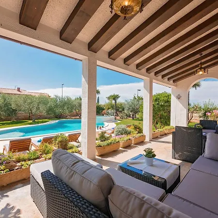 Luxurious Villa In Porec With Swimming Pool And Whirlpool