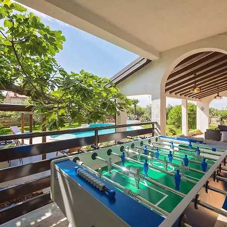 Luxurious Villa In Porec With Swimming Pool And Whirlpool 빌라 포레치