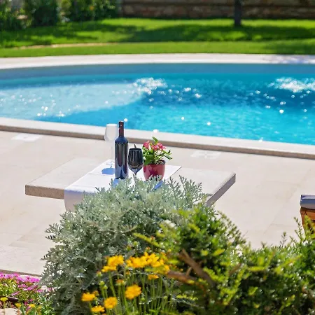 Luxurious Villa In Porec With Swimming Pool And Whirlpool *