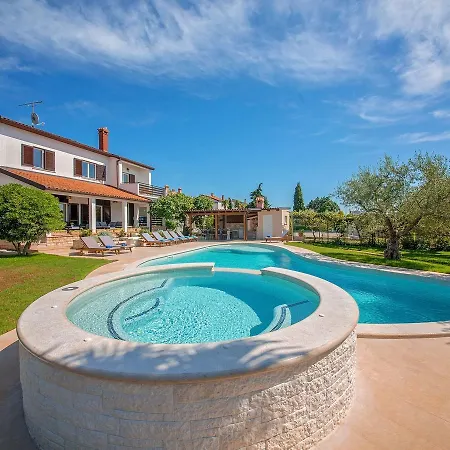 빌라 Luxurious Villa In Porec With Swimming Pool And Whirlpool