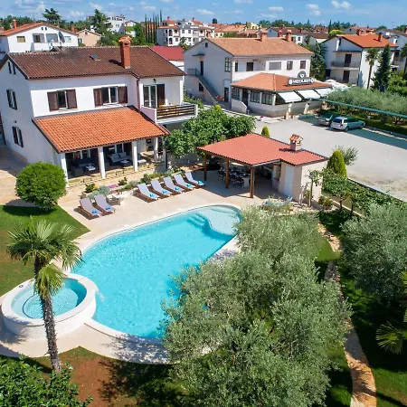 Luxurious Villa In Porec With Swimming Pool And Whirlpool * 포레치