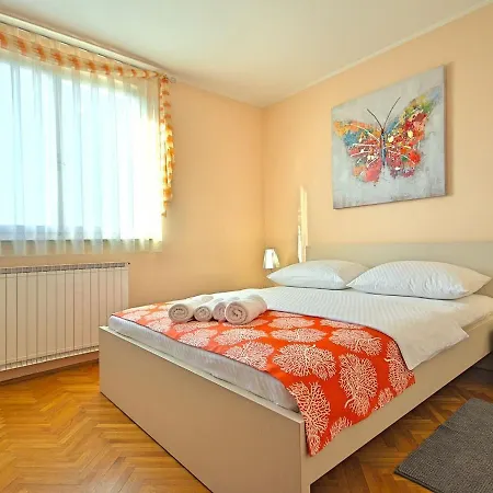 Villa Luxurious Villa In Porec With Swimming Pool And Whirlpool
