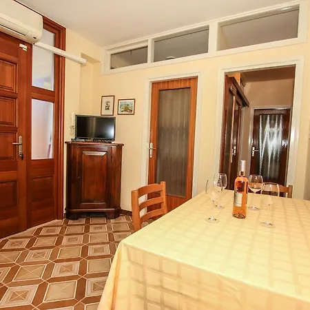 Villa Luxurious Villa In Porec With Swimming Pool And Whirlpool *