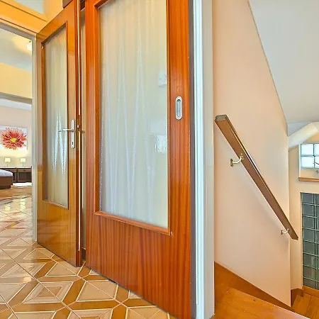 Luxurious Villa In Porec With Swimming Pool And Whirlpool Willa