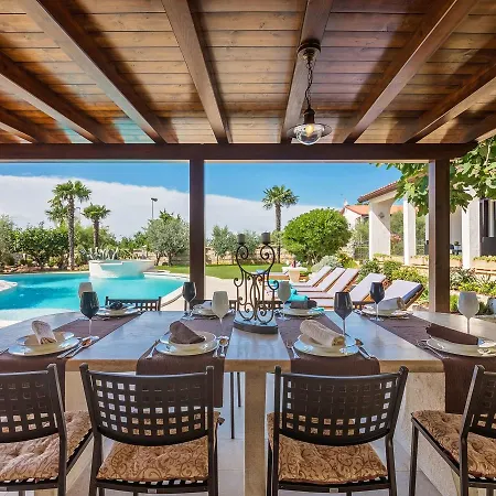 Villa Luxurious Villa In Porec With Swimming Pool And Whirlpool