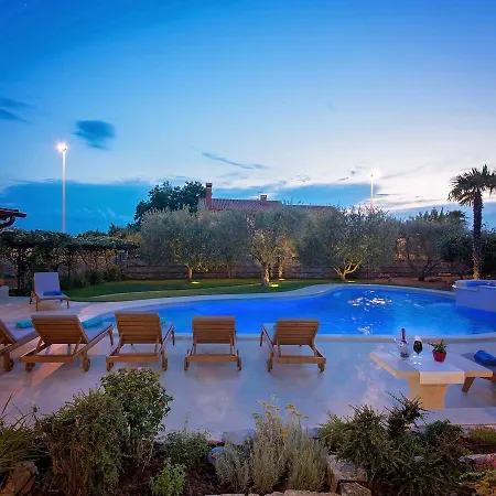 Luxurious Villa In Porec With Swimming Pool And Whirlpool * Poreč